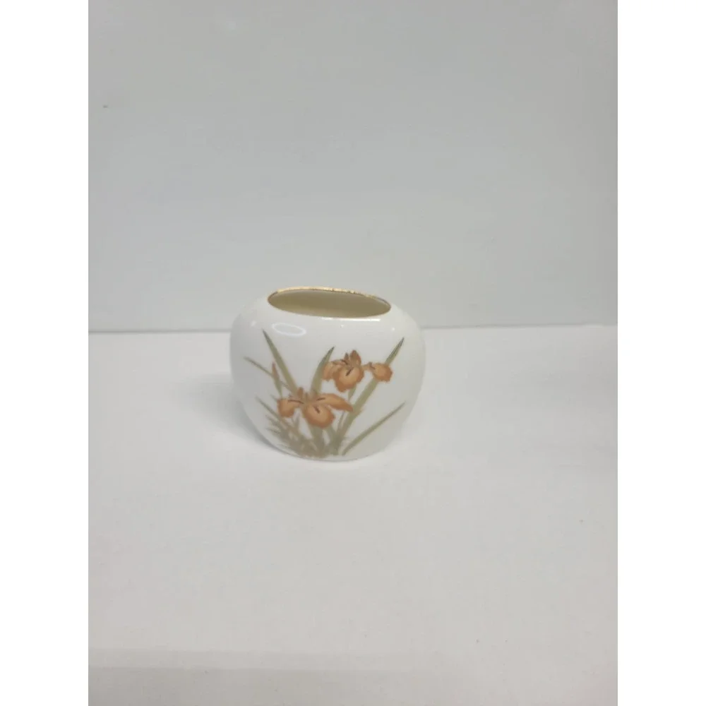 Fine China Japan Vintage Iris Bud Vase White Porcelain Gold Rim Ovoid Floral‎